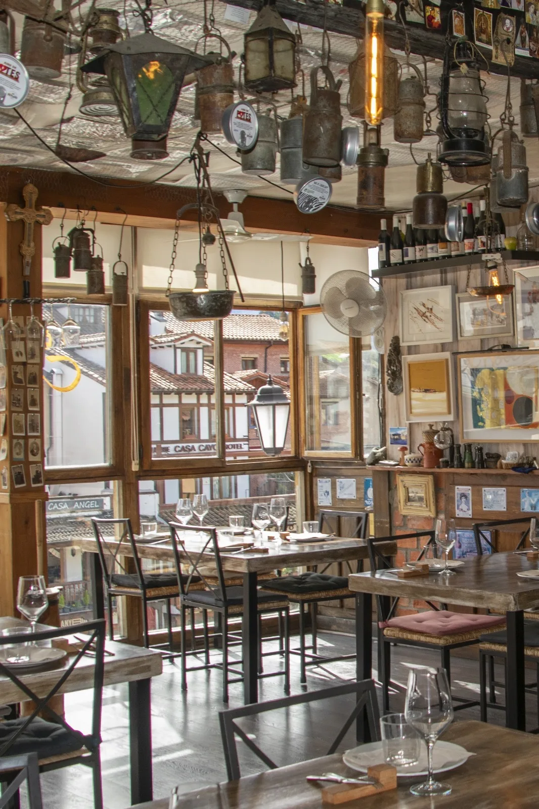 Cenador del Capitán — sala interior